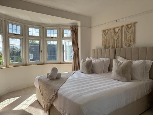 Double Driveway Spacious Home Near Castle & High St — 4-Star Luxury Hotel in Strood, United Kingdom
