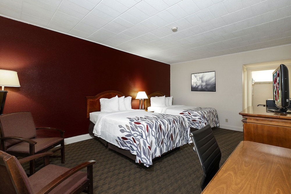 Red Roof Inn & Suites Hazleton - photo 13