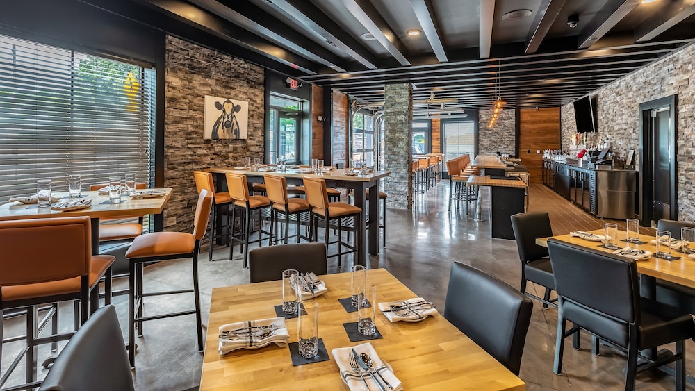 Cobblestone Hotel & Suites Hartford - photo 52