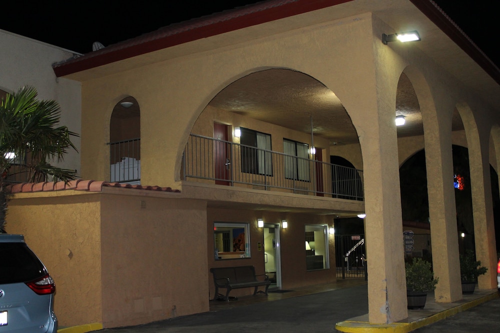 Cajon Pass Inn - photo 43
