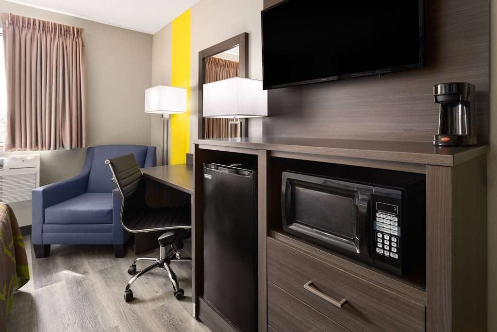 Super 8 by Wyndham Burnham Lewistown - photo 15