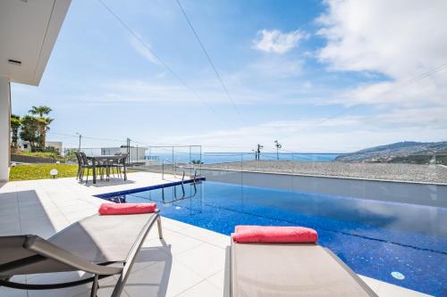 Villa Camelia — 4-Star Luxury Hotel in Arco Da Calheta, Portugal