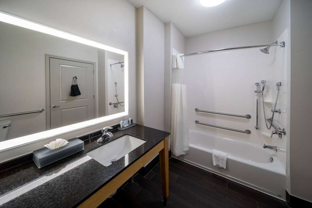 La Quinta Inn & Suites by Wyndham Wichita Falls MSU Area - photo 27