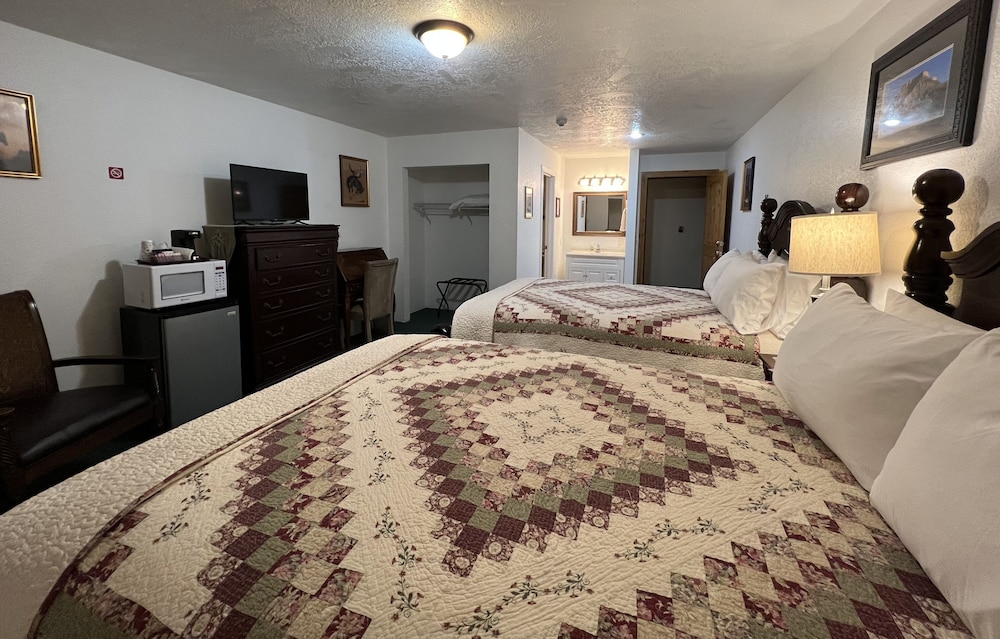 The Snuggle Inn - photo 57