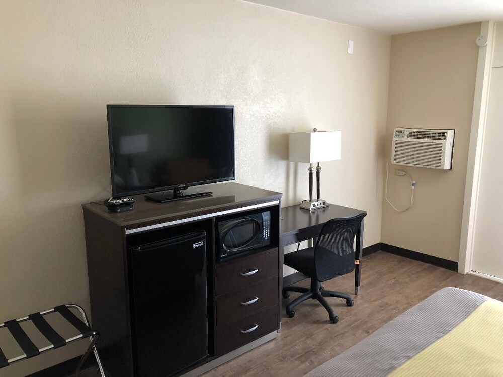 Inn Of Long Beach - photo 18