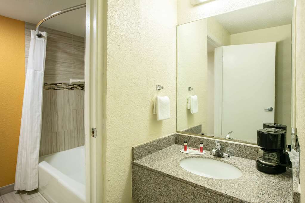 Super 8 by Wyndham Ft Stockton - photo 10
