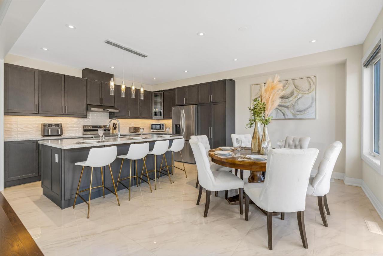 Executive 5BR 4BATH Detached Bramp Miss Border in Brampton, Canada