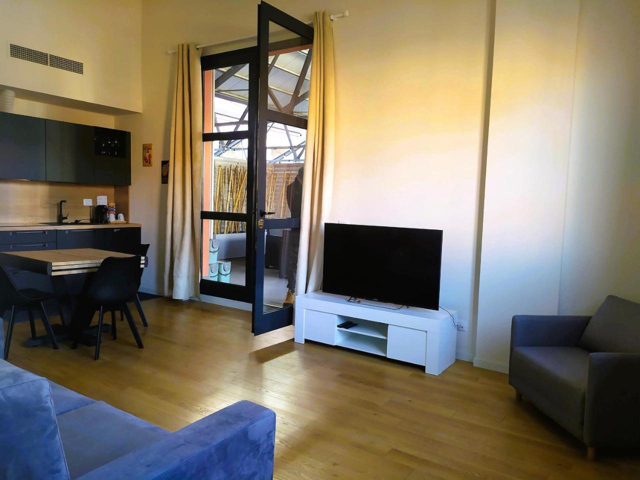 Nuovo Loft Con Terrazzo Navigli M2 Ieo Humanitas Ice Skating Arena — 4-Star Luxury Hotel in Milan, Italy