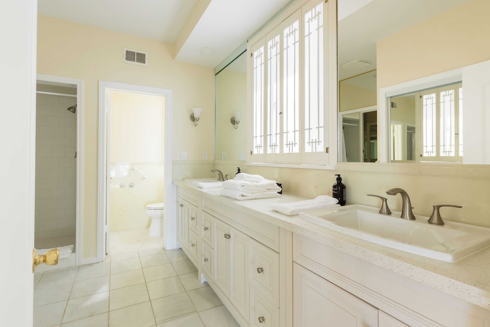 Vista by Avantstay Stunning Estate w Views of the Pacific Ocean Pool & Spa - photo 17