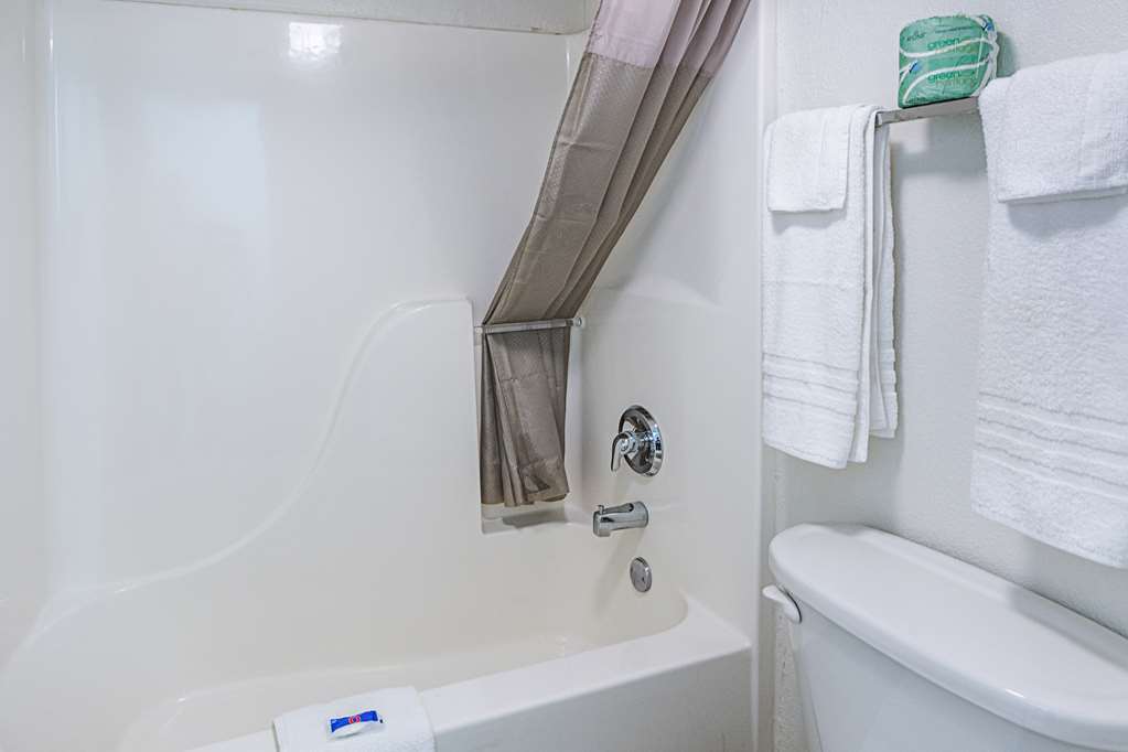 Motel 6 Cleveland TX - photo 22