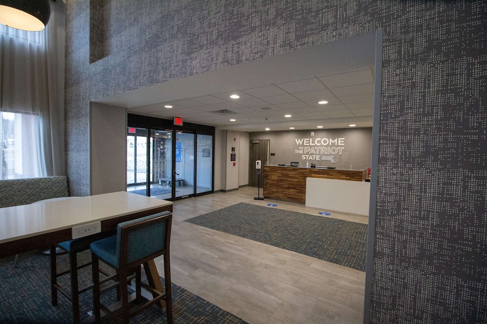 Hampton Inn & Suites North Attleboro - photo 8