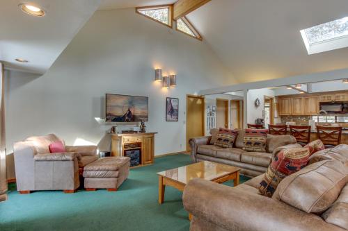 16 Lassen Lane in Sunriver, United States