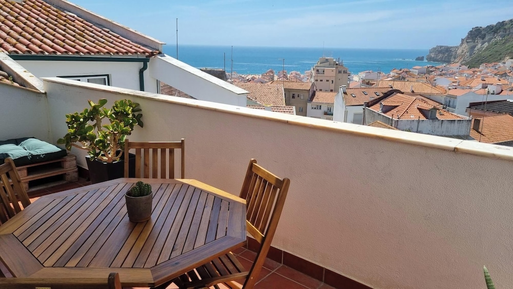 Casa Avô Nino — 4-Star Luxury Hotel in Nazare, Portugal