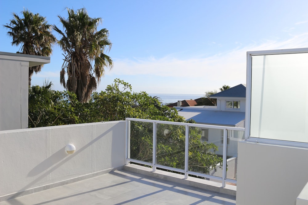 Camps Bay Holiday Home Walk to the Beach