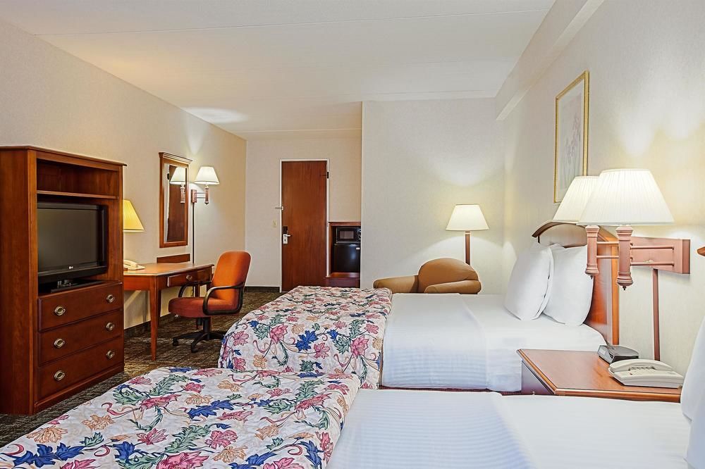 La Quinta Inn Paramus - photo 18
