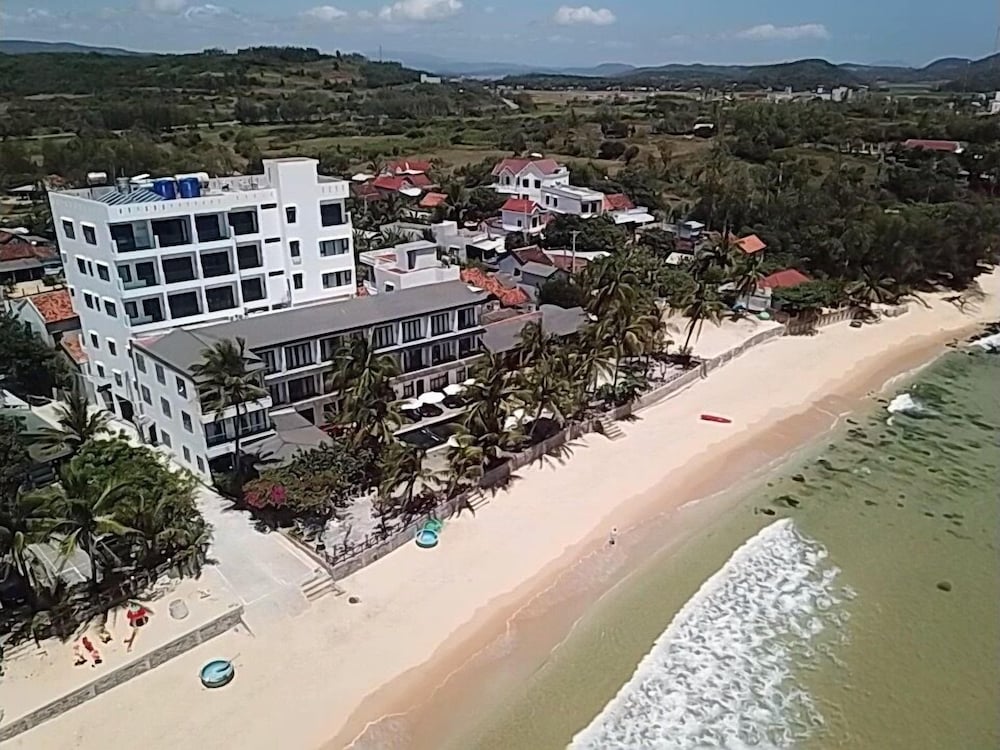 Palm Beach Hotel - last minute hotel in Cung Son