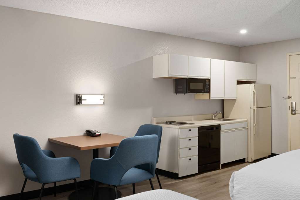 Days Inn & Suites by Wyndham Green Bay WI. - photo 18