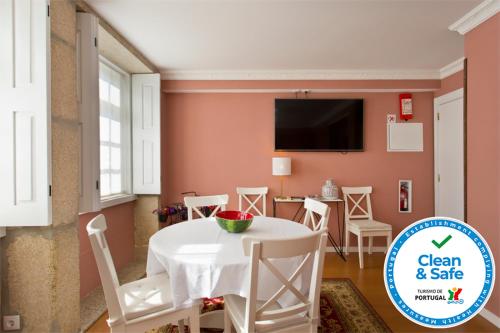 Oporto Centre Clean & Cozy Apt 1 — 4-Star Luxury Hotel in Porto, Portugal