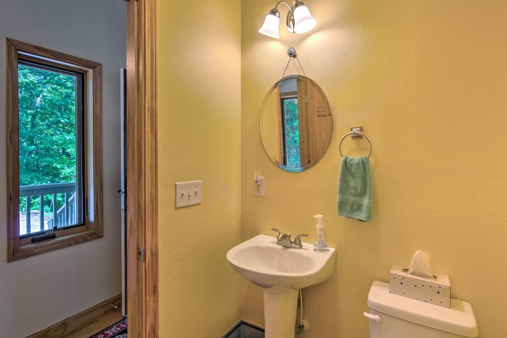 Mountain Escape w Stunning Views in Franklin, United States