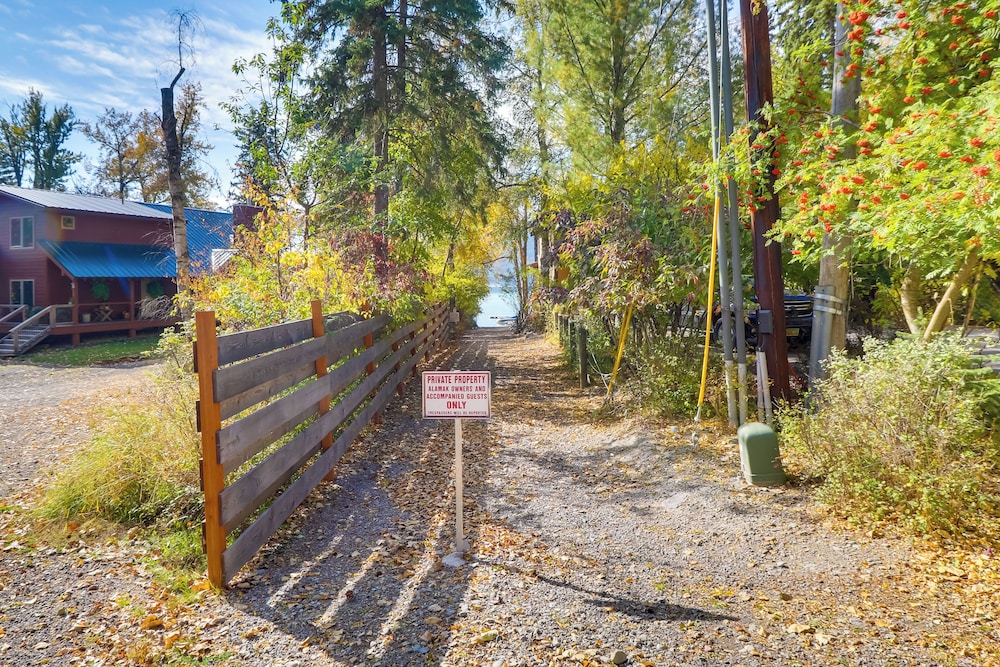 5 Mi to Whitefish Resort: Getaway w Shared Patio - photo 17
