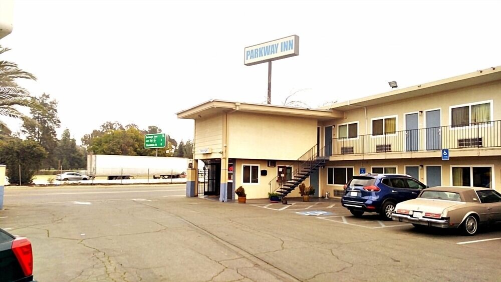 Parkway Inn Fresno - photo 19