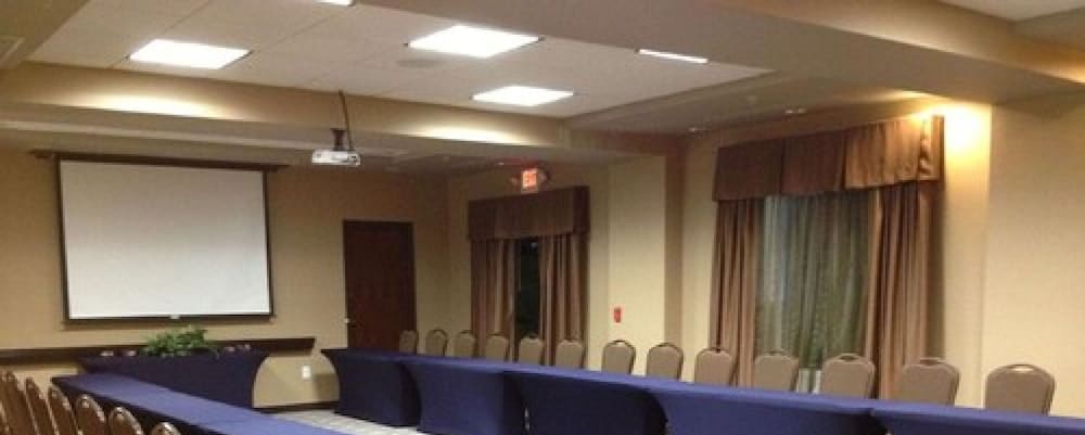 Hampton Inn & Suites Greensboro Coliseum Area - photo 79