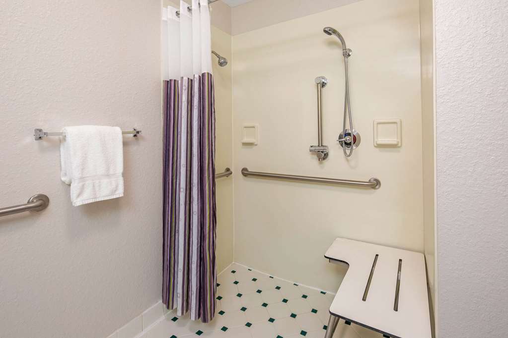 La Quinta Inn & Suites by Wyndham Ft. Lauderdale Plantation - photo 22