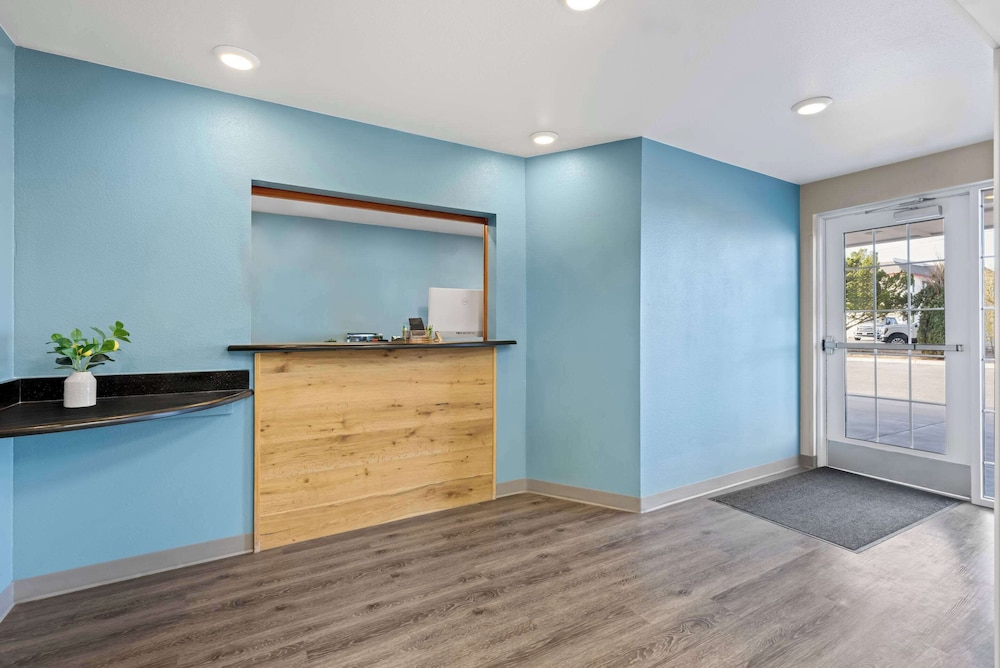 WoodSpring Suites Hobbs - photo 5