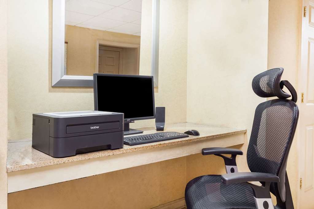 Days Inn by Wyndham Columbia - photo 41