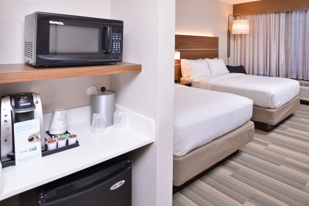 Holiday Inn Express & Suites Indianapolis Dtn Conv Ctr Area by IHG - photo 12