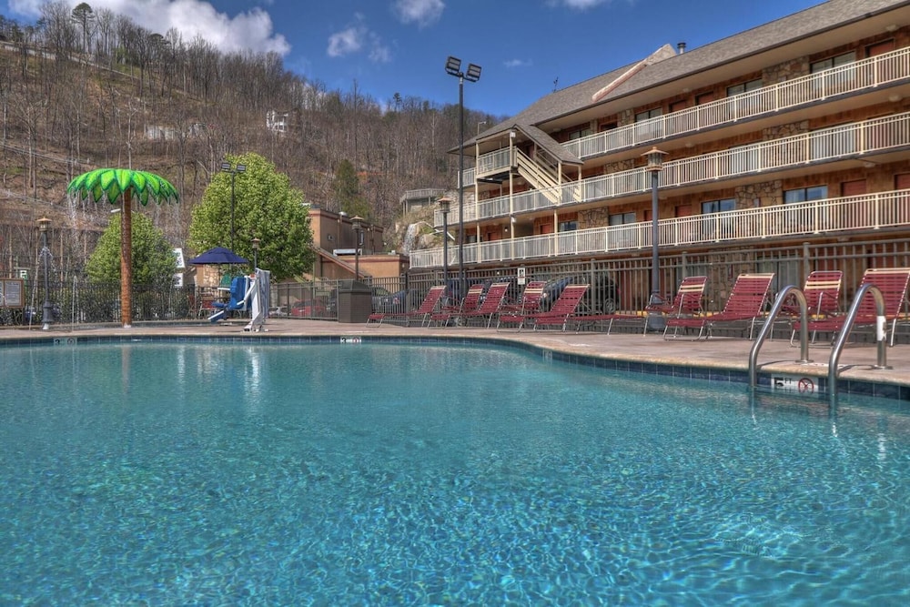 Crossroads Inn & Suites - photo 71