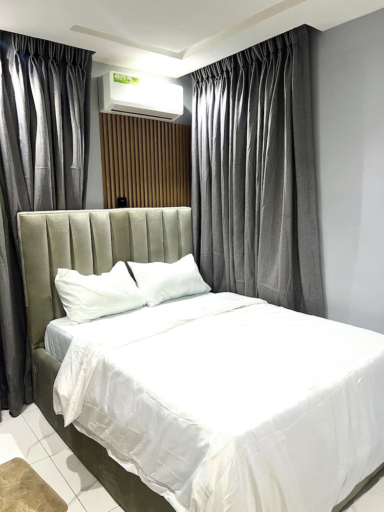 Crestville Apartments — 4-Star Luxury Hotel in Lagos, Nigeria