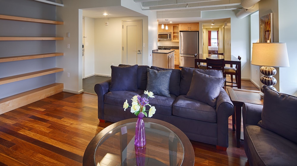 Grand Eastonian Hotel & Suites - photo 14