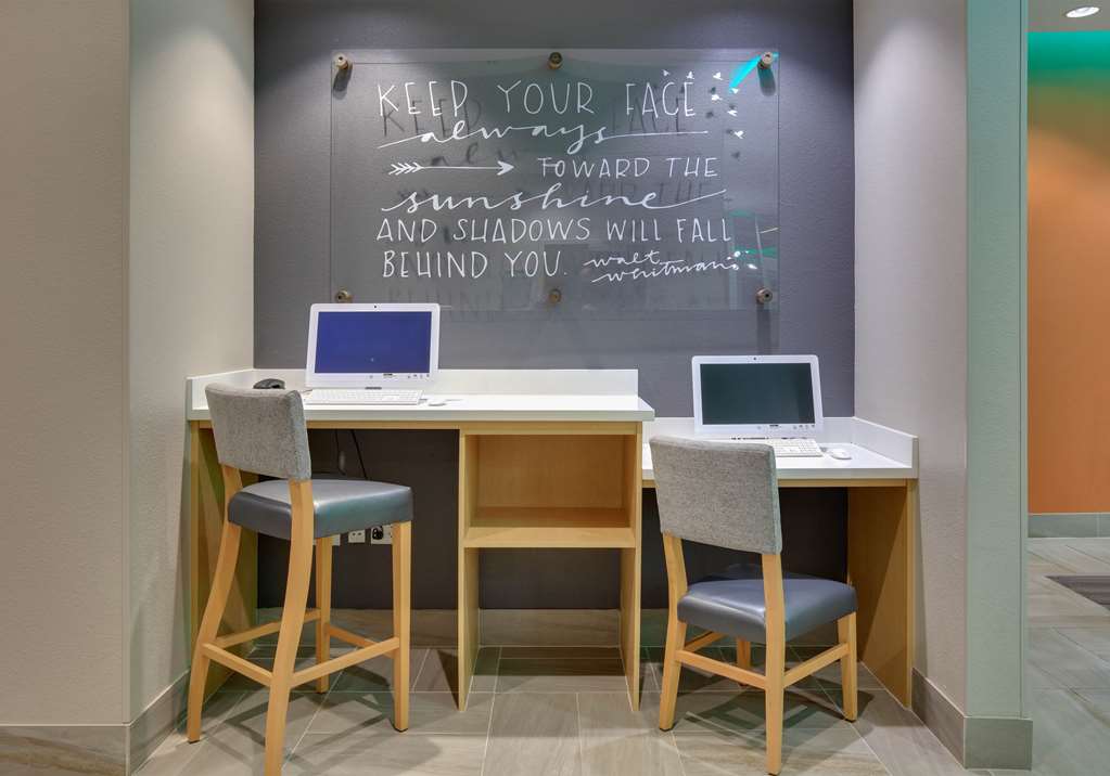 La Quinta Inn & Suites by Wyndham Lakeway - photo 5