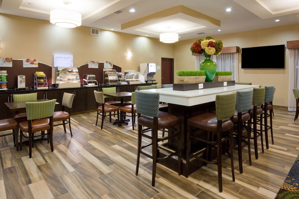 Holiday Inn Express & Suites Davenport by IHG - photo 30