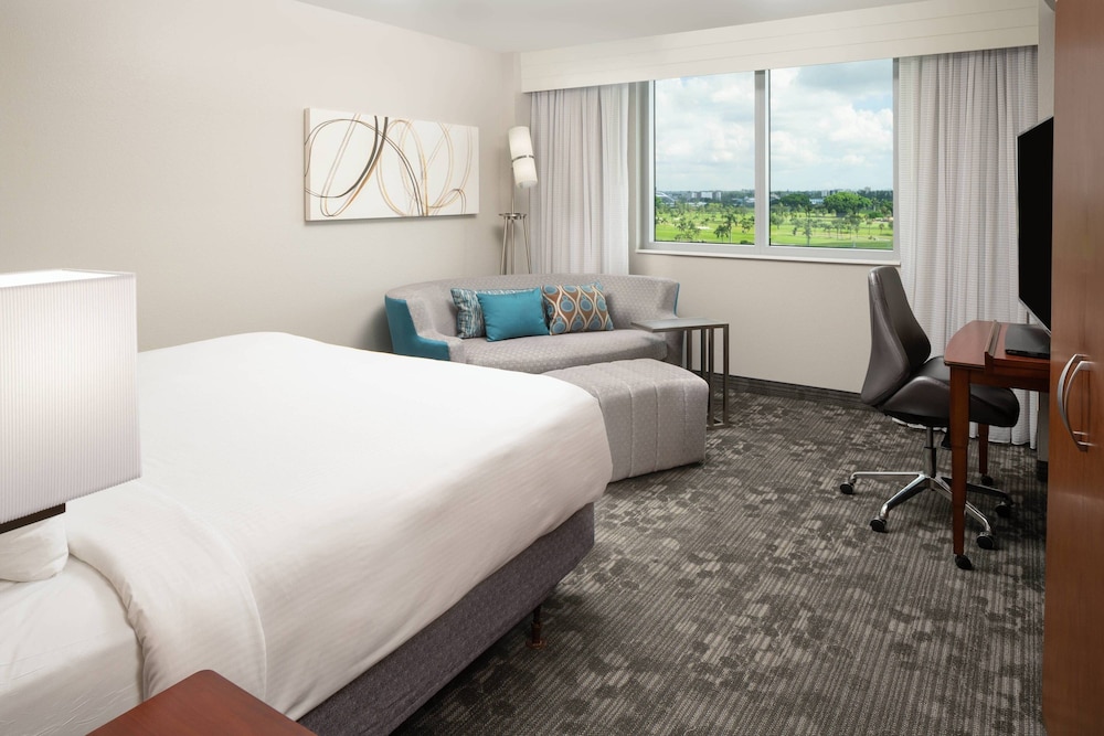 Courtyard by Marriott Miami Airport - photo 11