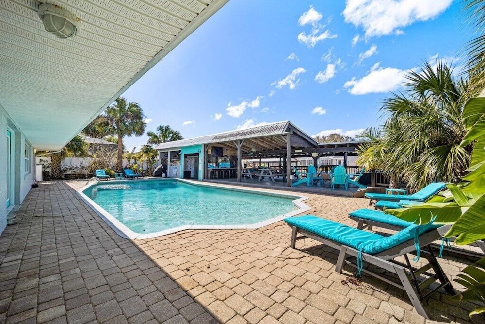 Canal Front Beach Home Private Pool — 4-Star Luxury Hotel in Flagler Beach, United States