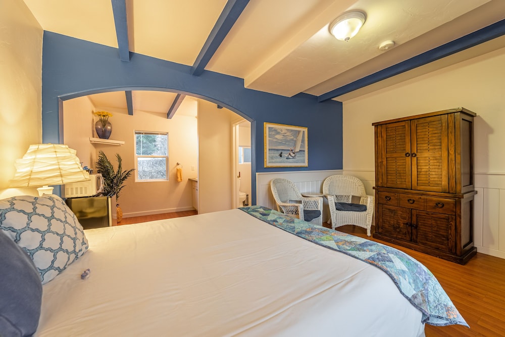 The Islander Inn - photo 44