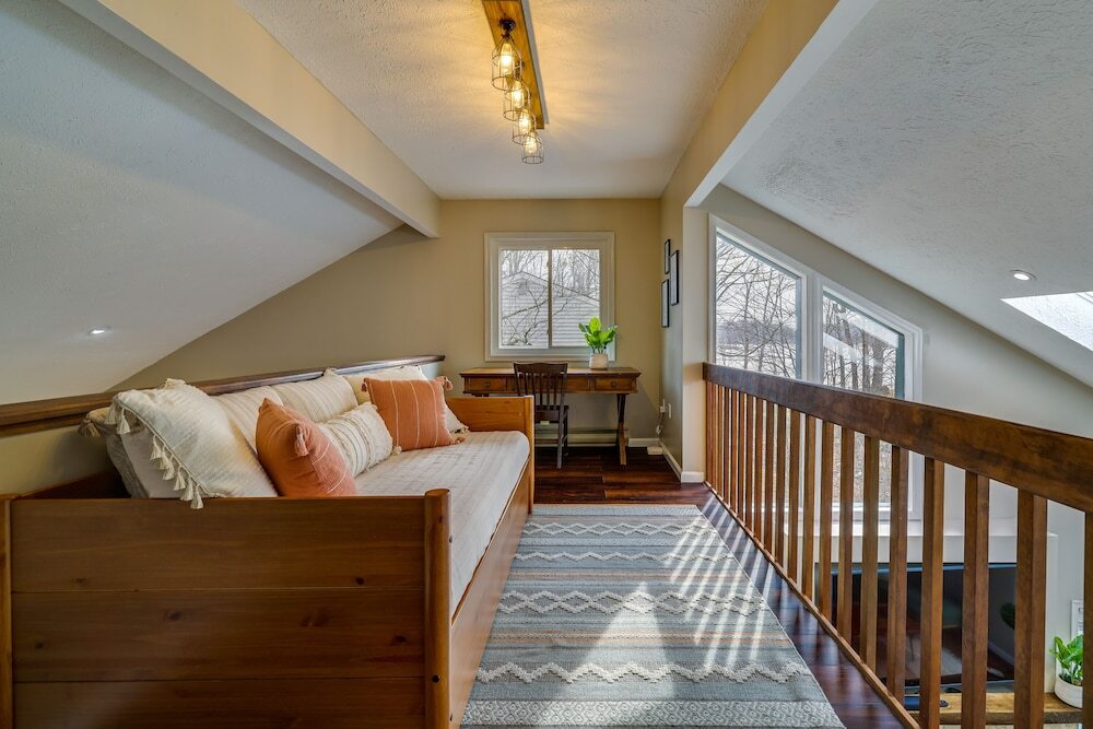 Lovely Poconos Cabin with Resort Amenities - photo 11