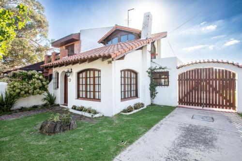 Chalet en Barrio Parque — 4-Star Luxury Hotel in Mar Del Plata, Argentina
