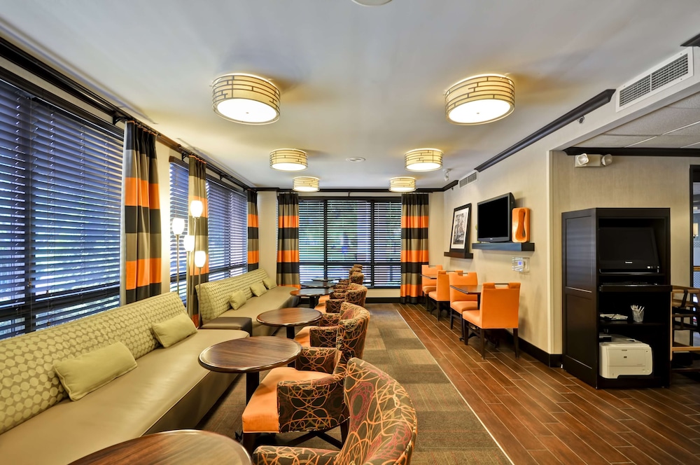 Hampton Inn Kansas City Overland Park - photo 12