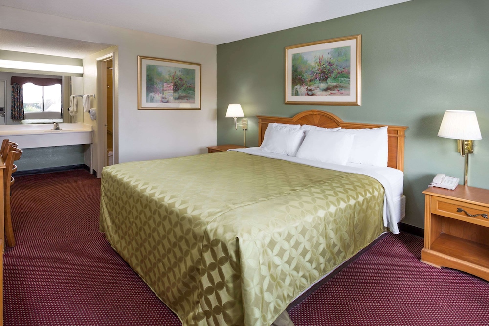 Days Inn by Wyndham San Bernardino - photo 8