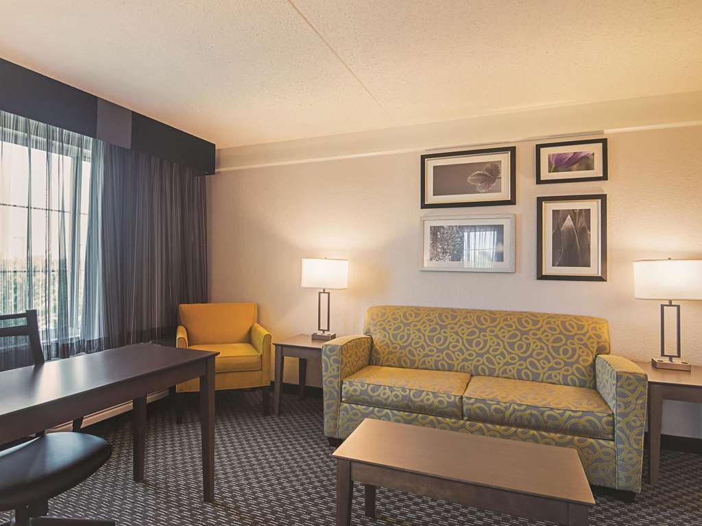 La Quinta Inn & Suites by Wyndham Oklahoma City NW Expwy - photo 40