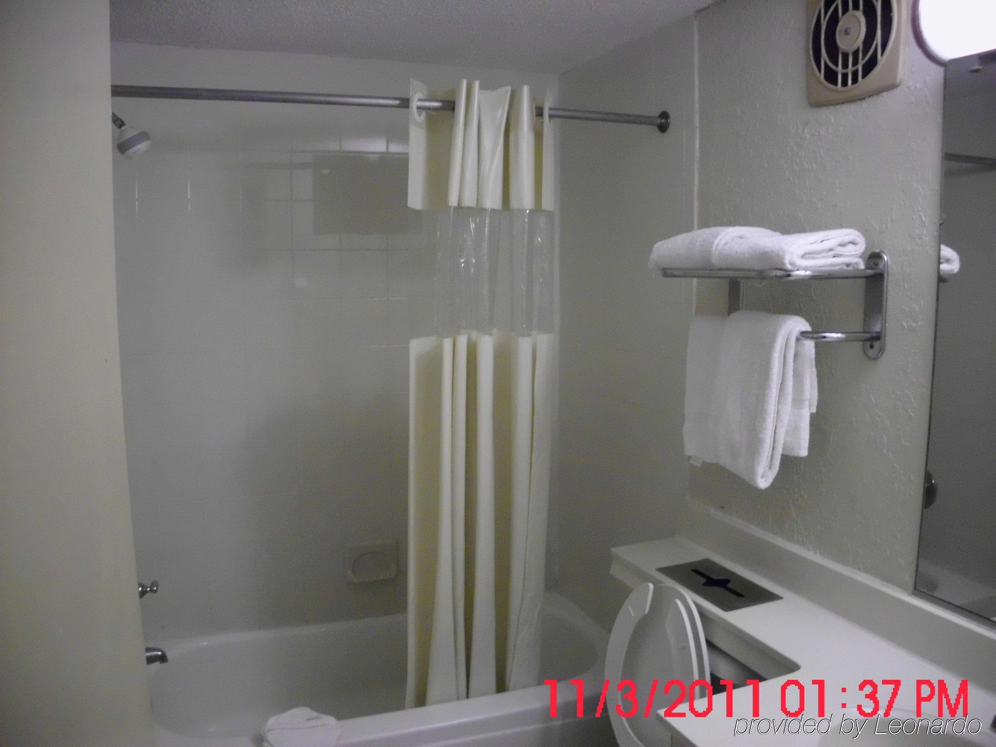 Days Inn Tampa Airport Stadium - photo 3