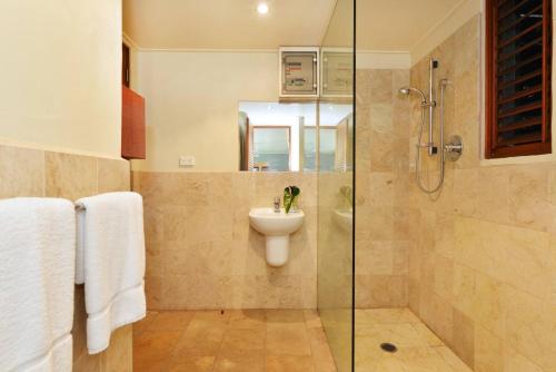Palm Bliss Villa A Central Balinese Pool Oasis — 4-Star Luxury Hotel in Port Douglas, Australia