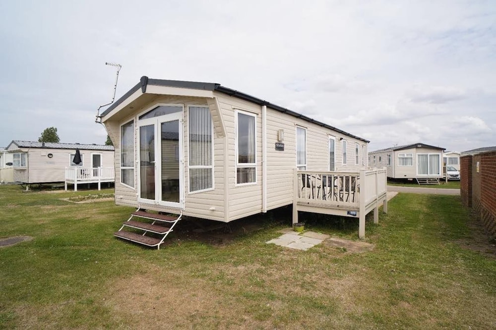 Caravan Sleeps 8 Pets Ok Parking in King's Lynn, United Kingdom
