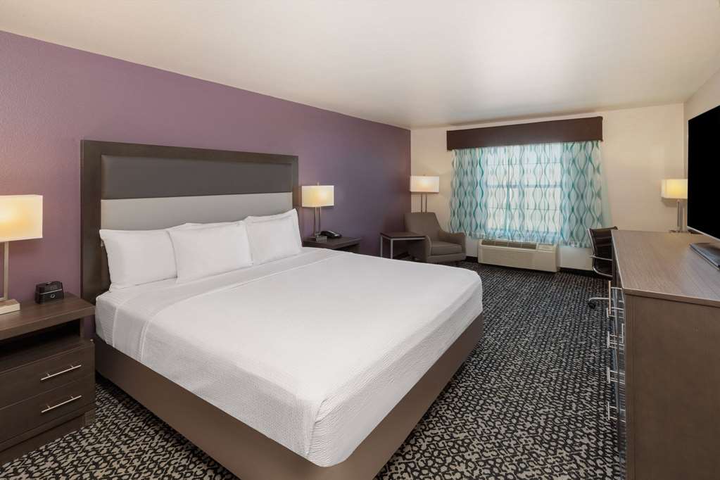 La Quinta Inn & Suites by Wyndham Rockwall - photo 19