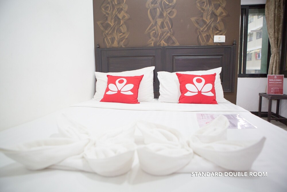Zen Rooms Basic Phra Athit - carbon neutral hotel in Bangkok