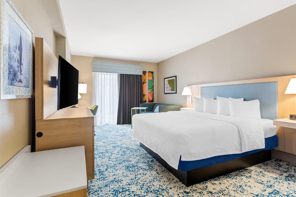 Hampton Inn & Suites St. Petersburg Downtown - photo 41