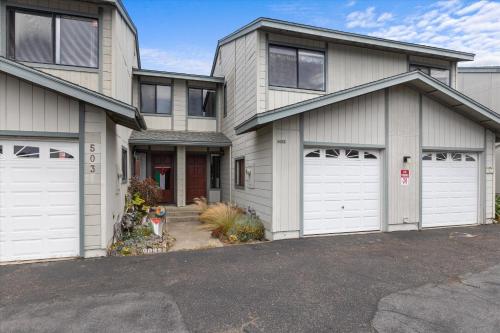 Cozy Condo Spring Special — 4-Star Luxury Hotel in Cambria, United States